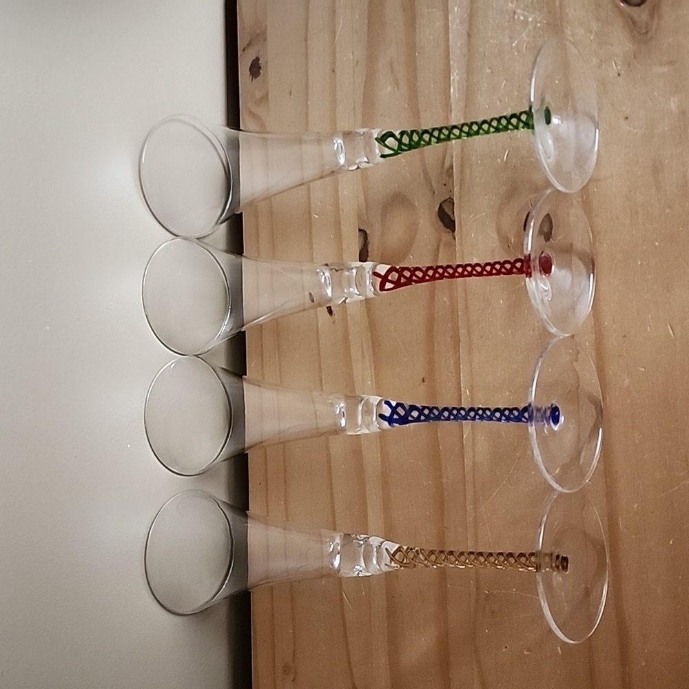 Set of 4 art glass twisted stem champagne flutes